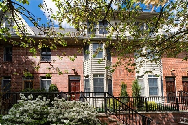 Building Photo - 270 Waterman St Unit C Rental