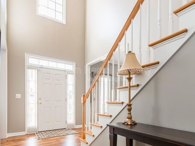 Photo - 925 Briars Bend