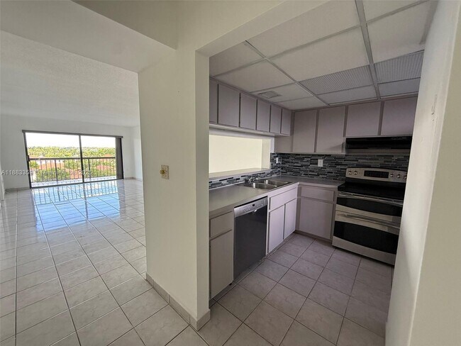 Building Photo - 10145 NW 9th St Cir Unit 7-502