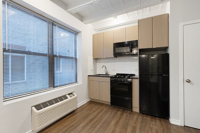 Photo - 5718 N Winthrop Ave Unit 211