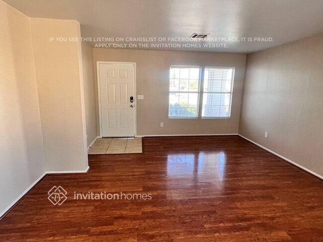 Photo - 876 Tollbrook Way