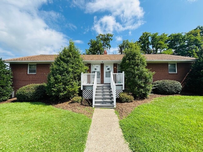 Building Photo - 208 Broce Dr Unit 1