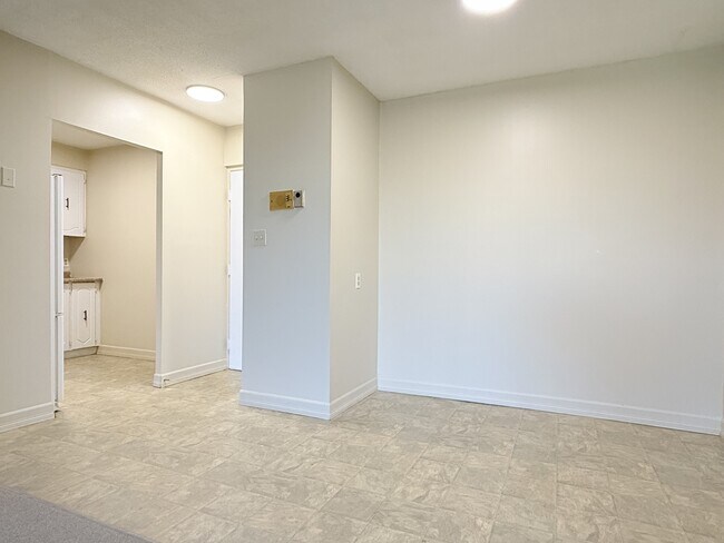Photo - 4 Dufferin St N Unit 305