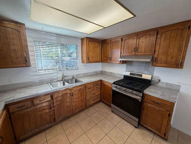 Photo - 837 E Cook St
