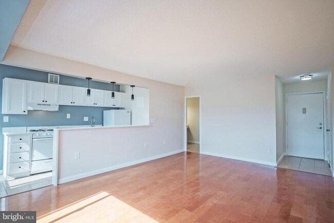 Building Photo - 2500 N Van Dorn St Unit 912