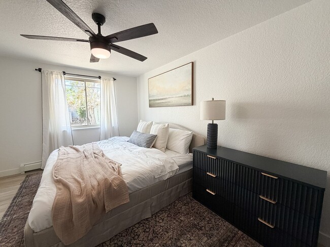 Building Photo - 2526 Clay St Unit Furnished-11