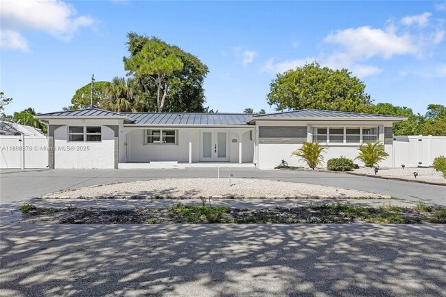 Photo - 1221 SE 10th St