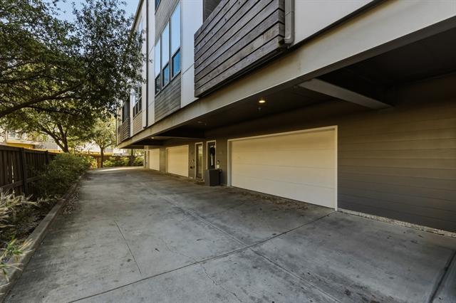 Photo - 5734 Oram St