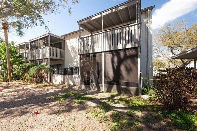 Building Photo - 11410 8th Way N Unit 311