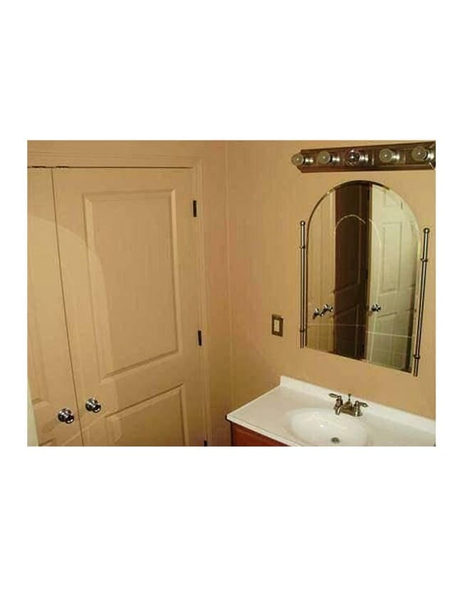 Photo - 832 W Eagle St