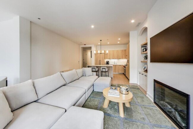 Photo - 323 S Racine Ave Unit 3D