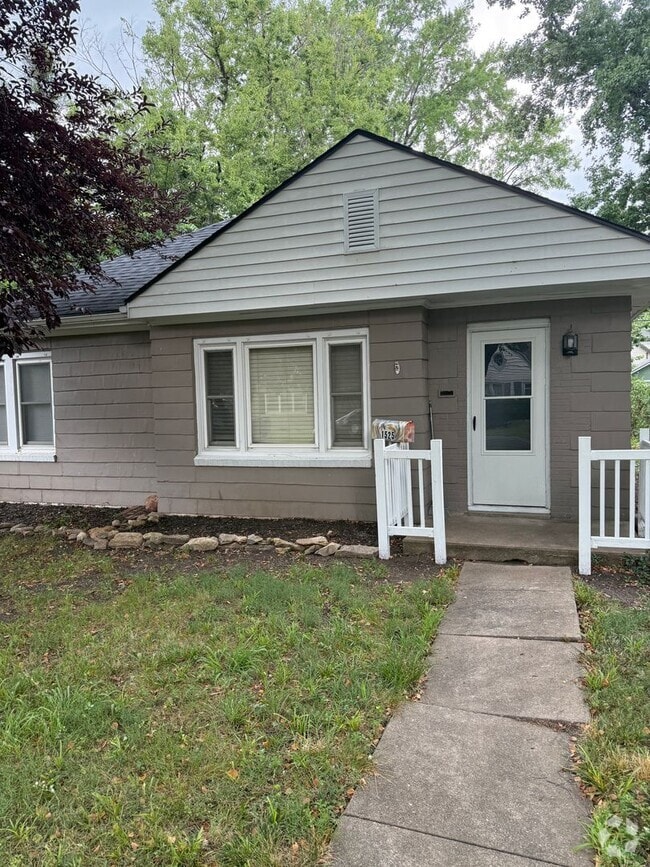 Building Photo - 2BR/1BA Overside Double Car Garage Rental