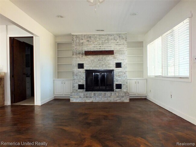 Photo - 23861 Longacre St