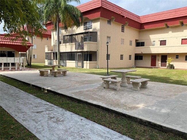 Building Photo - 10901 N Kendall Dr Unit 213