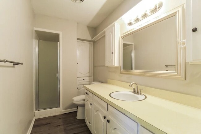 Building Photo - 807 Poinsettia Dr Rental