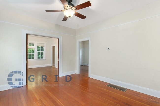 Photo - Gorgeous 2 Bedroom Victorian Home!