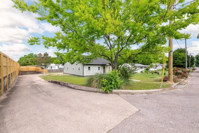 317 S Howell Ave