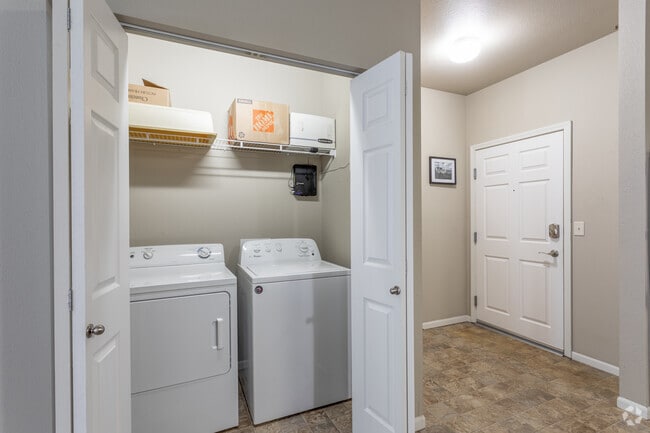 1BR, 1BA - 766SF