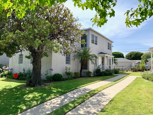 Front View - 1037 Ocean Park Blvd Unit ALowerFront