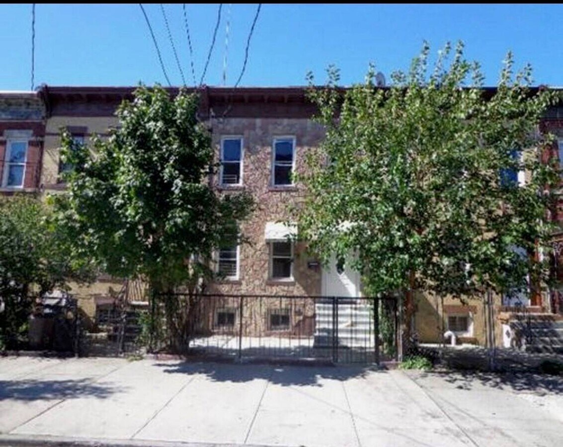 Photo - 424 Van Siclen Ave
