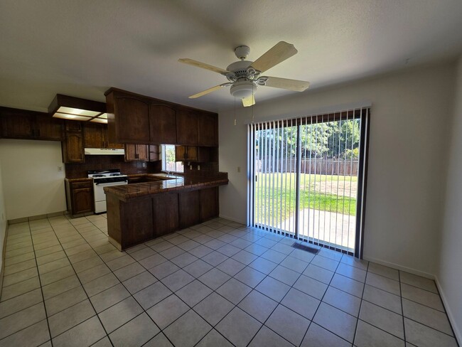 Photo - 3 Bedroom 2 Bathroom near shopping and restaurants!