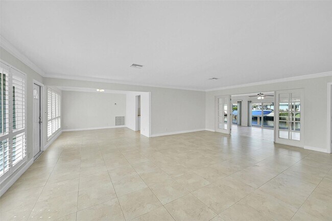Photo - 211 SE 9th Ct