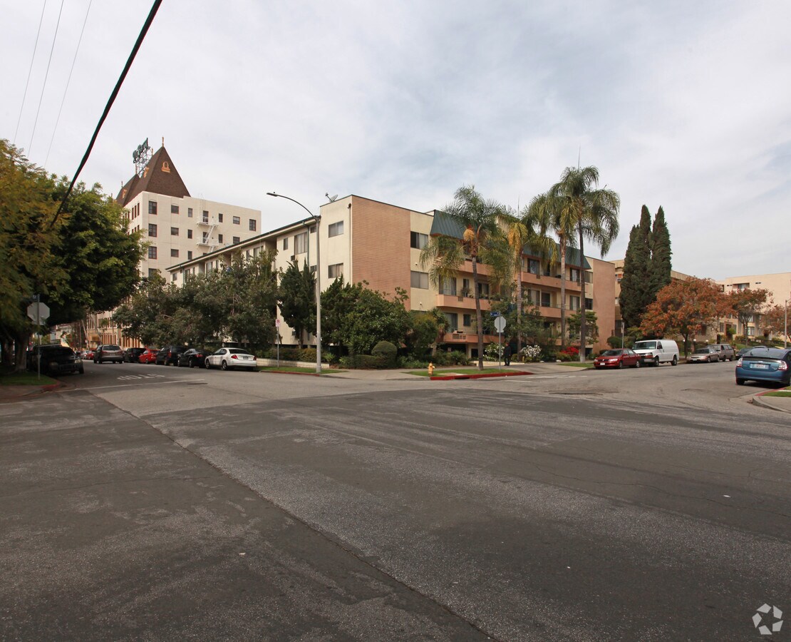 Photo - 455 S Berendo St