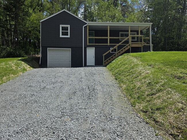 Building Photo - Newly remodeled single family home