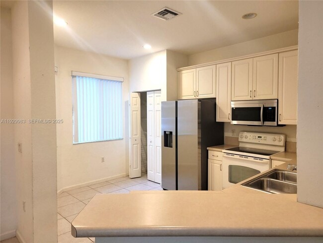 Photo - 2513 Stockbridge Square SW