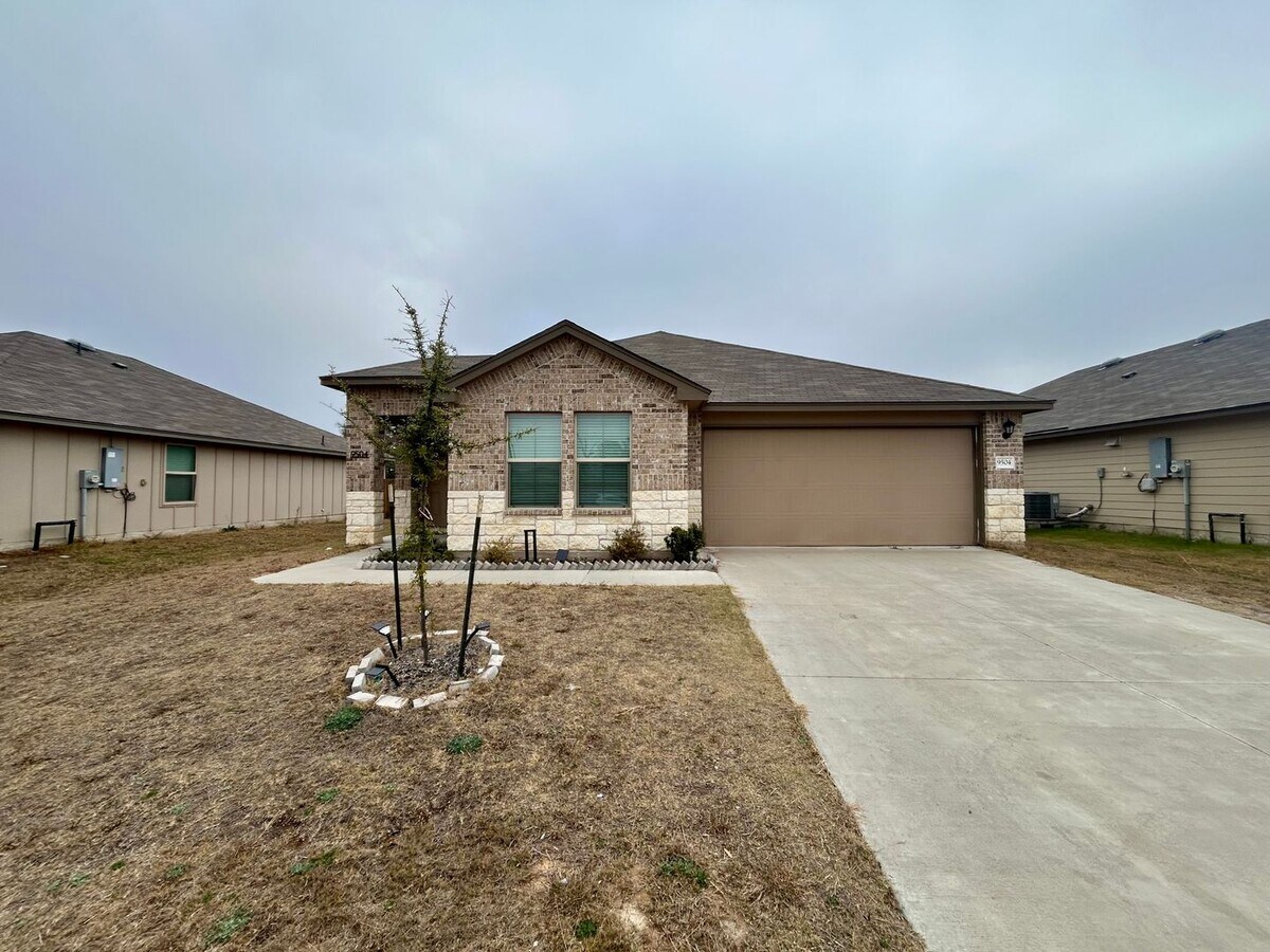 3 bedroom 2 bath in Yowell Ranch - 3 bedroom 2 bath in Yowell Ranch