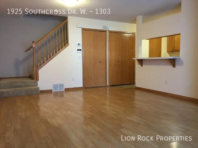 Photo - 1925 Southcross Dr W House