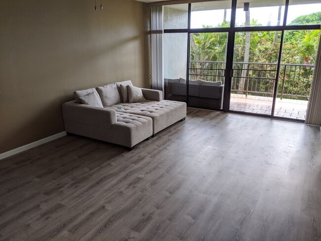 Photo - 3 bedrooms, 2 full bathrooms Quiet End Unit Unit 209B