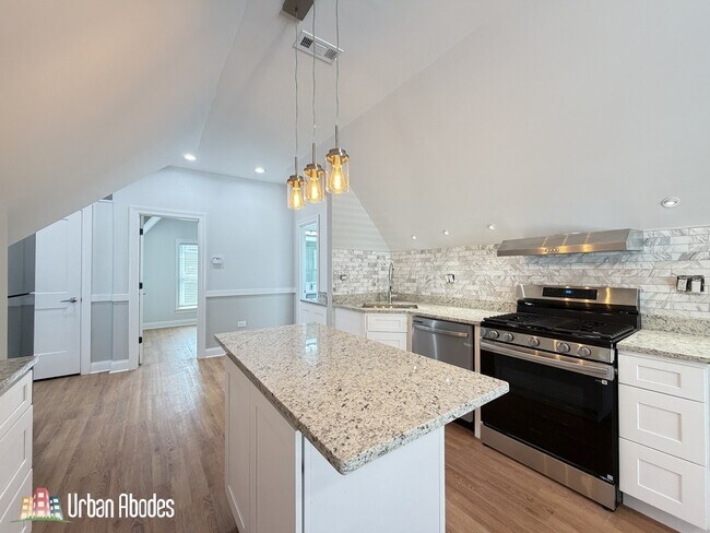 Photo - 1721 W Nelson St Unit J09W