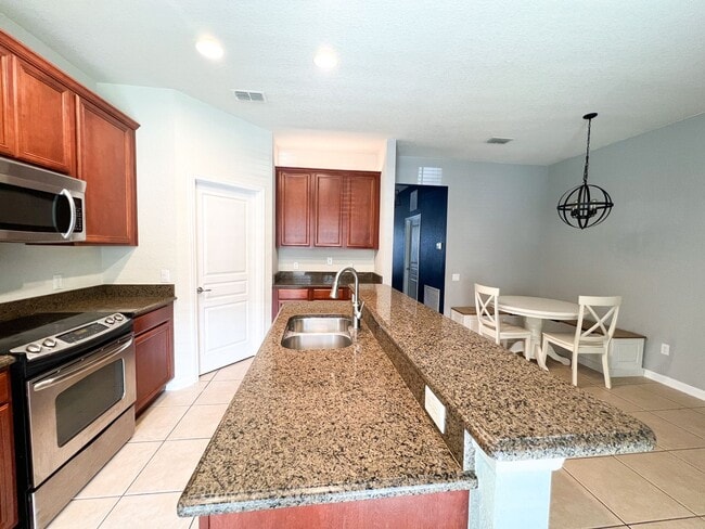 Photo - Stunning 3/2.5 Windermere Townhome