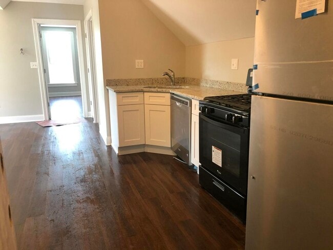 Photo - 827 W 33rd Pl Unit 4