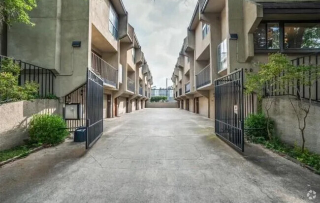Building Photo - 2020 N Garrett Ave Rental