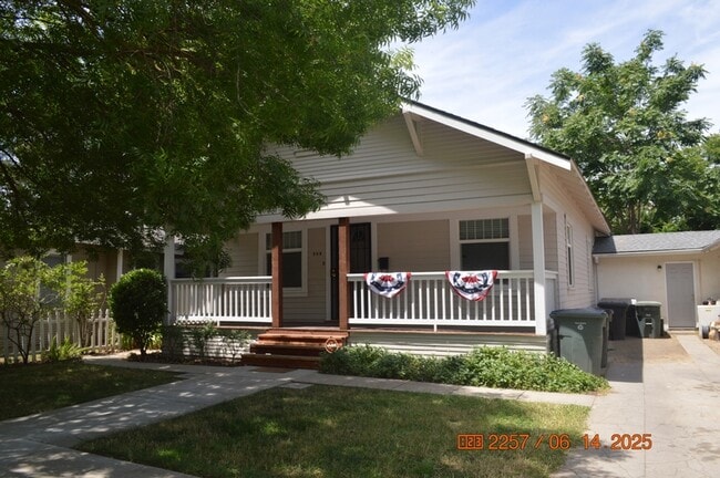 Photo - 209 Semple St House