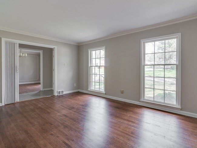 Building Photo - Completely redone luxury 3 bedroom rental ...