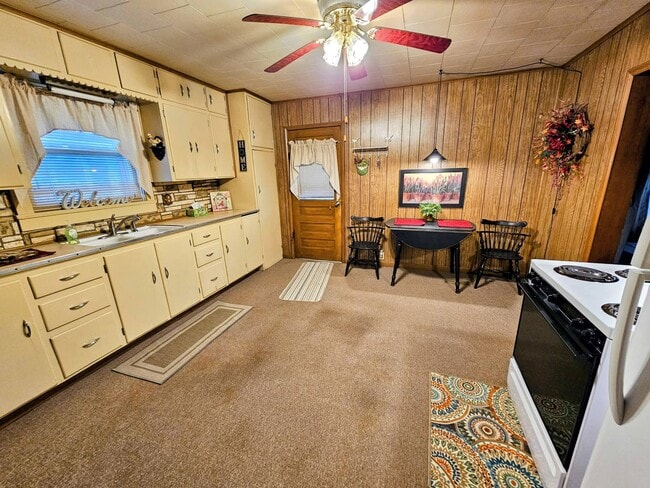 Photo - 114 N 3rd St