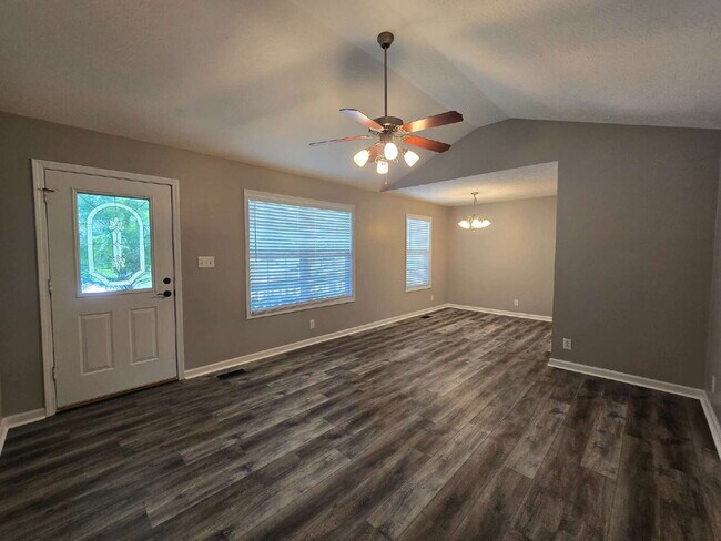 Photo - 460 Caney Ln