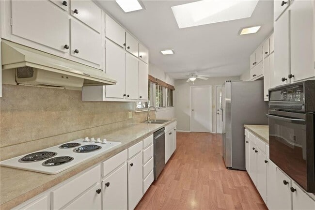 Photo - 705 Edgewater Trail