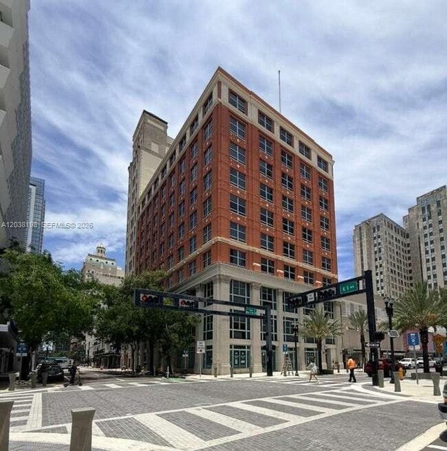 Building Photo - 111 E Flagler St Unit 806