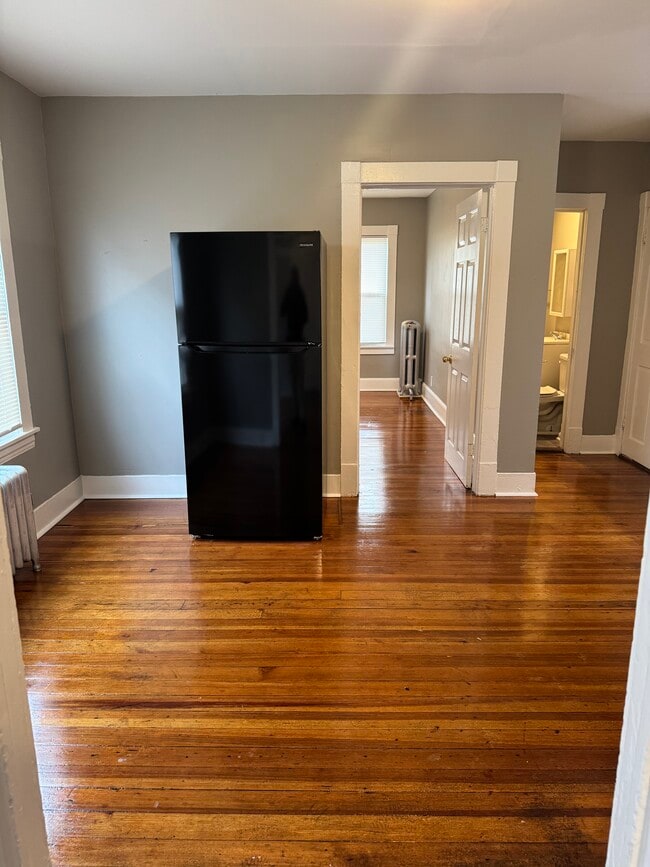 Building Photo - 61 Johnson St Unit 1 Left