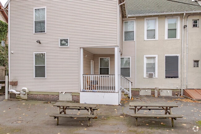 255 Ellsworth Ave - Outdoor Seating - 255 Ellsworth Ave