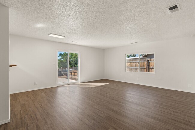 Photo - 1730 Arlene Rd SE