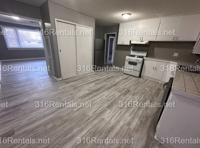 Photo - $1445 - COMING SOON! 4 bed 1 bath home - Beautiful home with new Flooring!