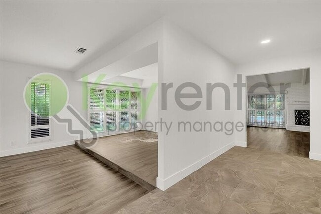 Photo - 304 Diamond Oaks Rd