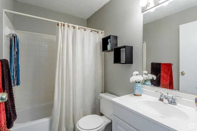 2BR, 1BA - Spruce