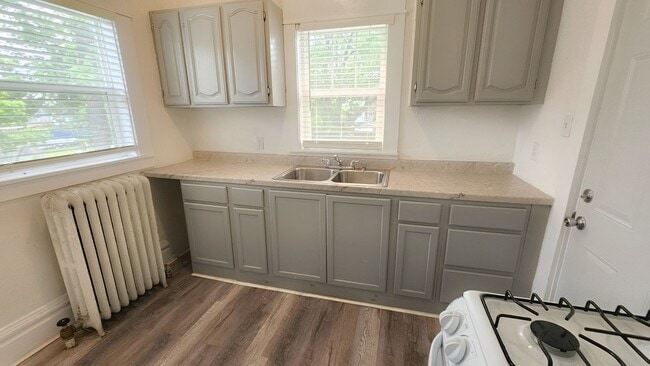 Building Photo - 1076 21st St Unit 3