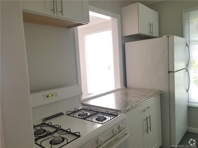 Building Photo - 736 Savin Ave Unit 2L Rental